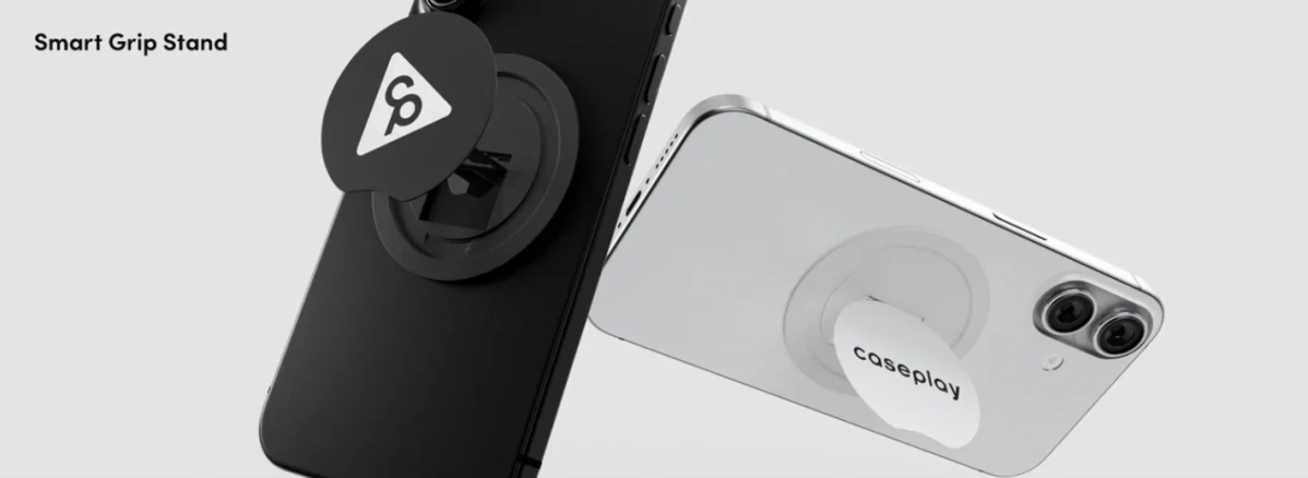 黒と白のスマートフォンに装着されたMagSafe対応のSmart Grip Standアクセサリー