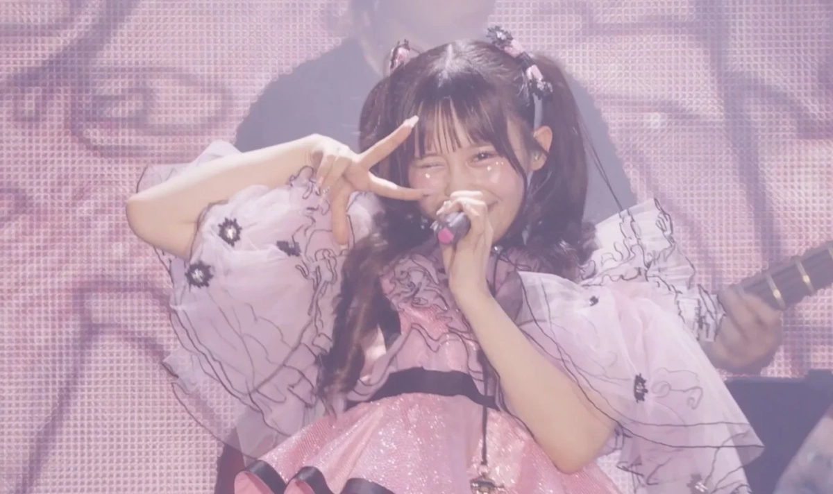 ピンク衣装のアイドル