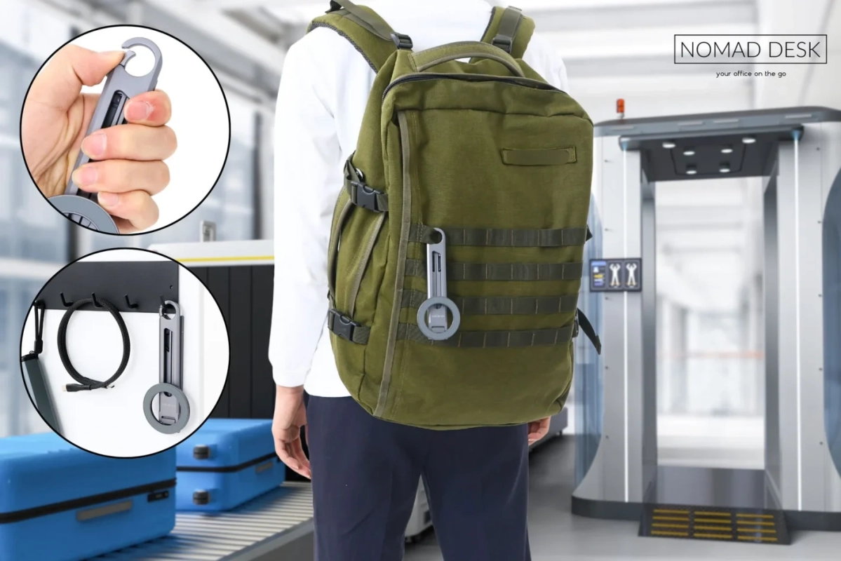 カラビナをフックに掛ける様子