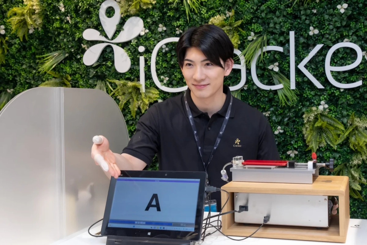 iCrackedの防水検査の様子