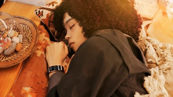 眠る女性