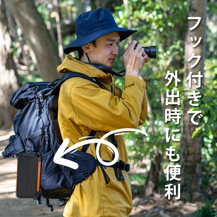 フック付きで外出時にも便利