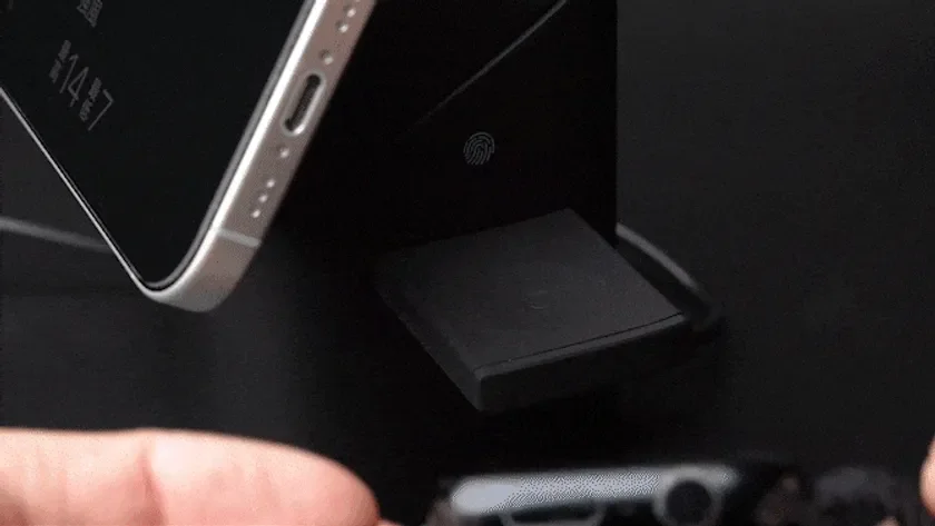 Apple Watch充電ポートが展開された状態