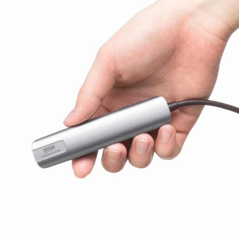 ドッキングステーションを持つ手