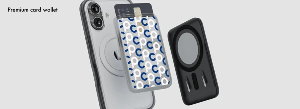 MagSafe対応のスマートフォンに装着された柄付きカードウォレットと、別のMagSafe対応アクセサリーが写っています