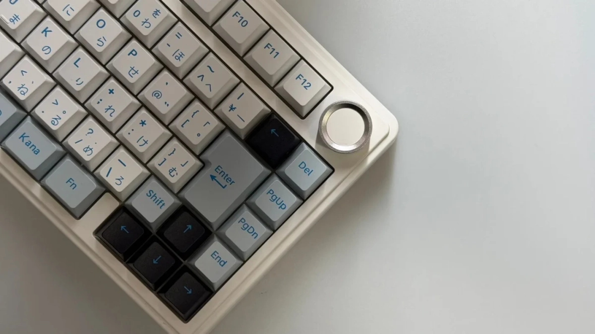 AULA F75のコンパクトなデザイン