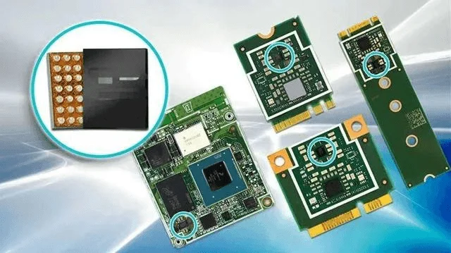 複数の電子回路基板と半導体チップ