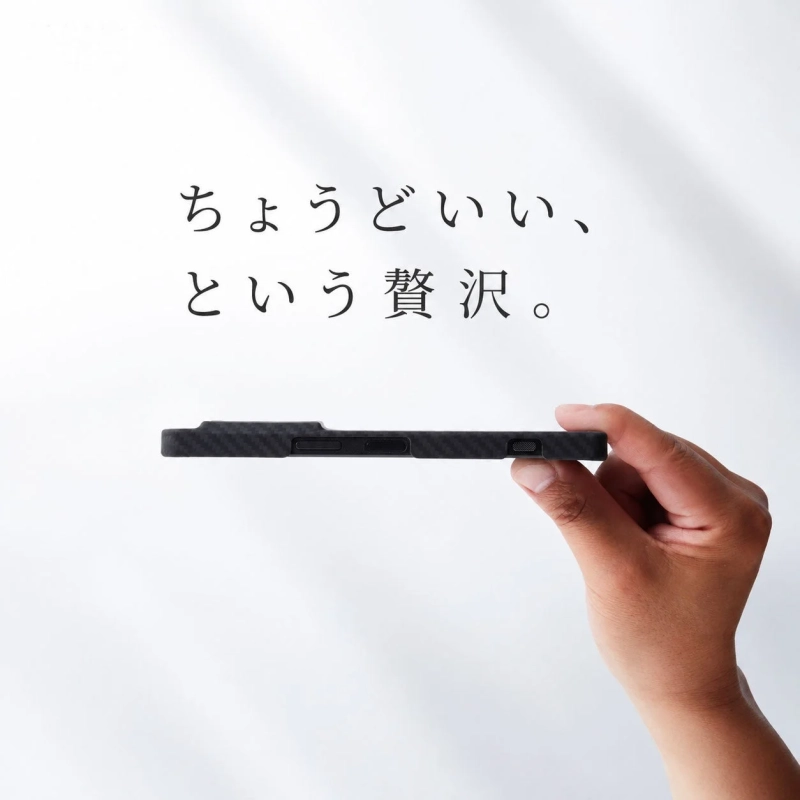 手に持ったDUROケース