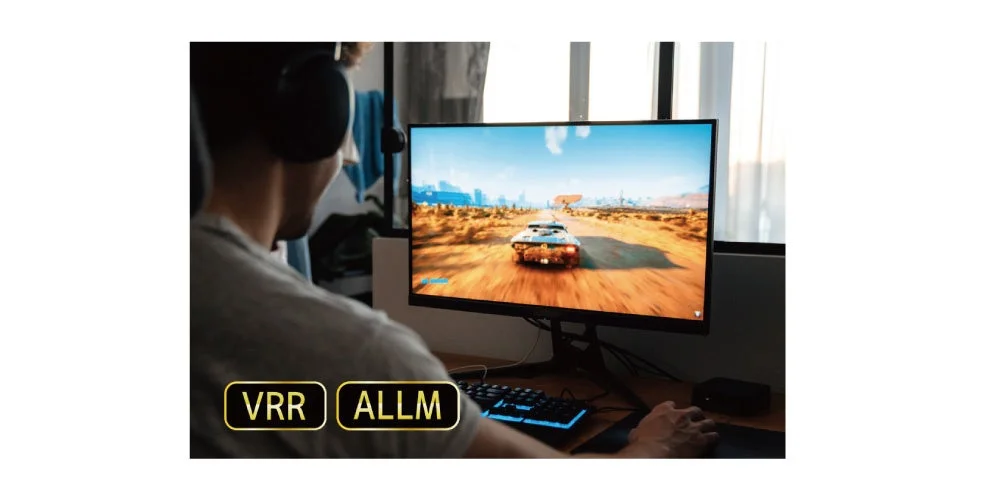 VRRとALLMに対応したレーシングゲームのプレイ画面
