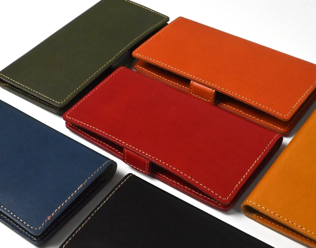 カラフルな栃木レザー製品