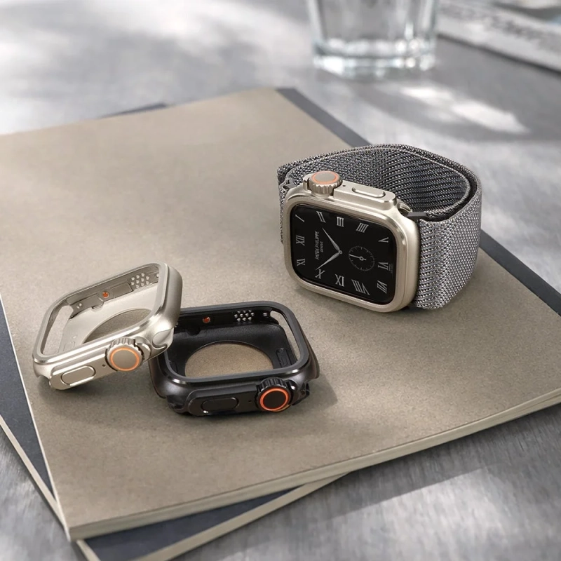 Apple Watchと2つの保護ケース