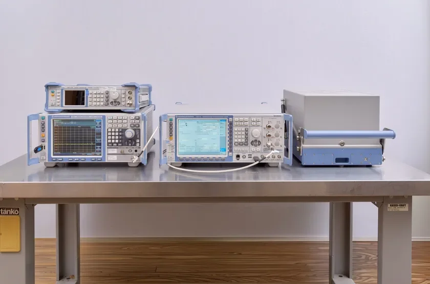 電波測定器Rohde & Schwarz CMW500を用いてiPhone修理後の通信品質を検証するスマートドクタープロ大阪心斎橋本店の品質管理プロセス