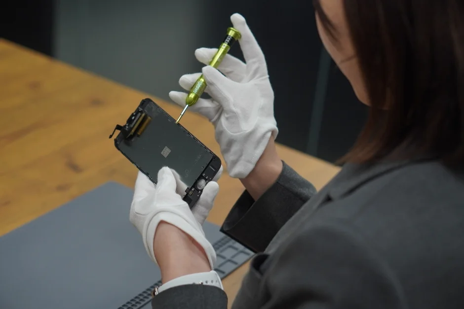 スマホ修理作業