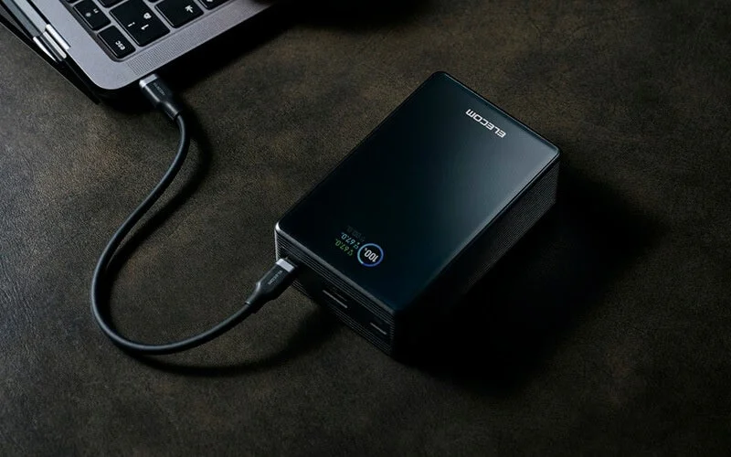 モバイルバッテリーとノートPC