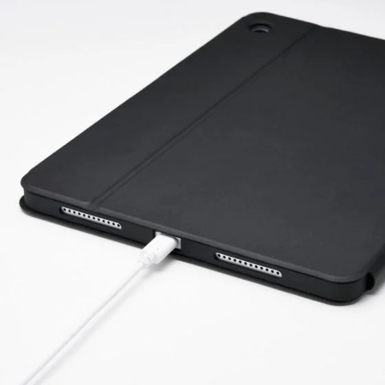 充電中のタブレット