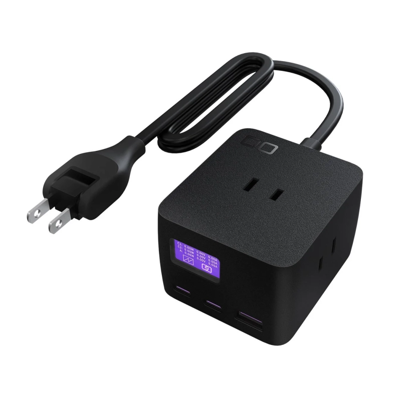複数のACコンセントとUSBポートを搭載した黒い電源タップ