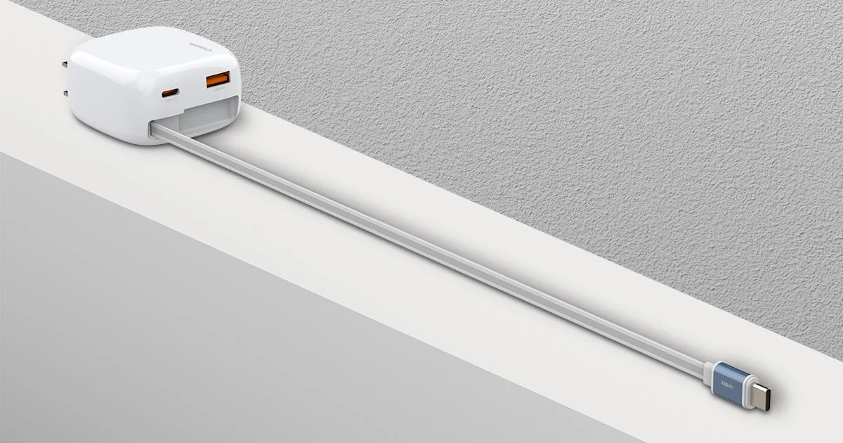 白い多機能USB充電器