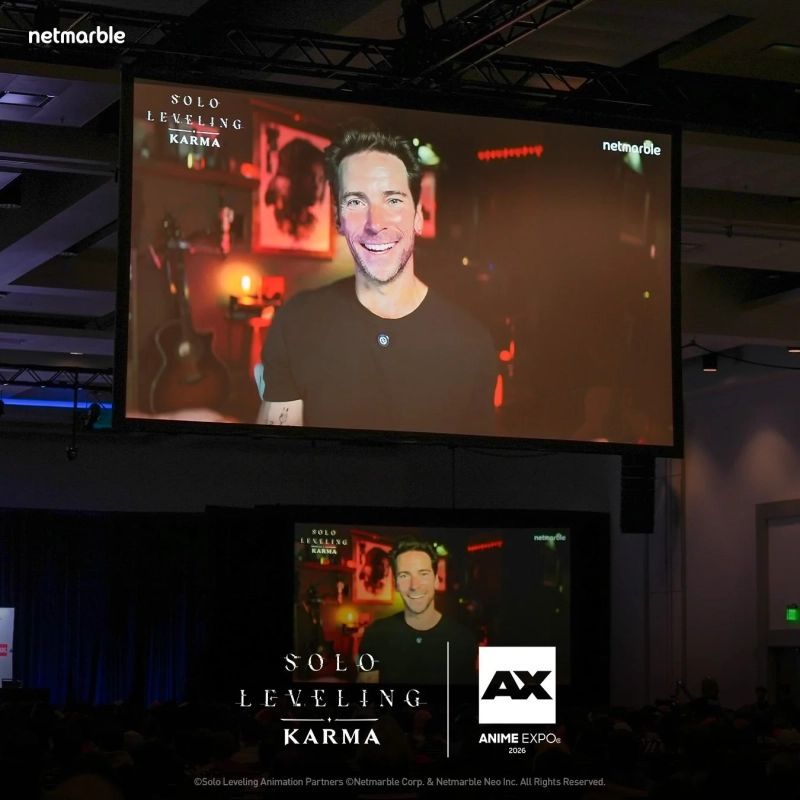 イベント会場でスクリーンに映し出されたSOLO LEVELING KARMAのロゴ
