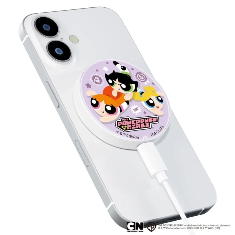 iPhoneに装着されたワイヤレス充電器