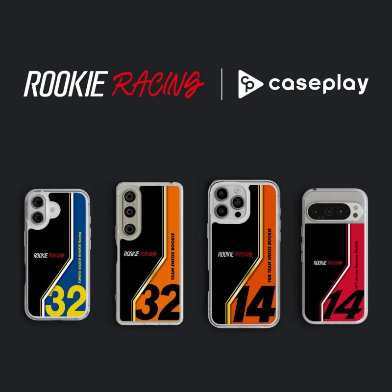 ROOKIE Racingとcaseplayがコラボレーションした、レーシングカーデザインのスマートフォンケース4種類が並んでいます。各ケースは異なるチームのカラーリングとゼッケン番号（32と14）が特徴です。