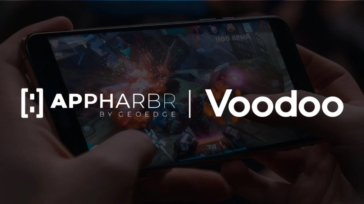 スマートフォンでゲームをプレイしている様子