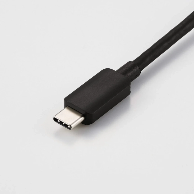 USB-Cケーブルのコネクタ部分をクローズアップした画像