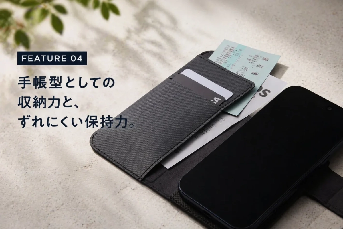 手帳型としての収納力と、ずれにくい保持力。