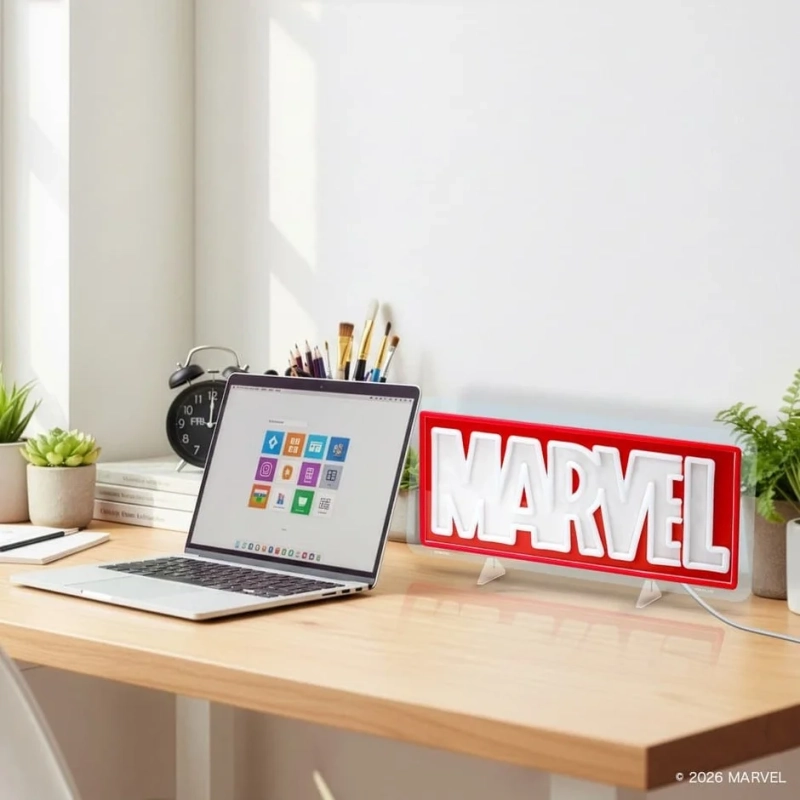 デスクに置かれたMARVELライト