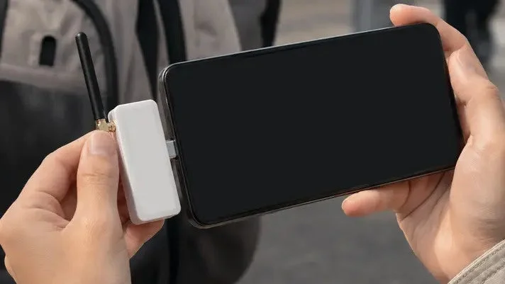 スマートフォンにアンテナ付きデバイス接続